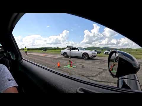 Hemi vs EV - Dodge Challenger 1320 racing a 2025 Charger Daytona Scat Pack