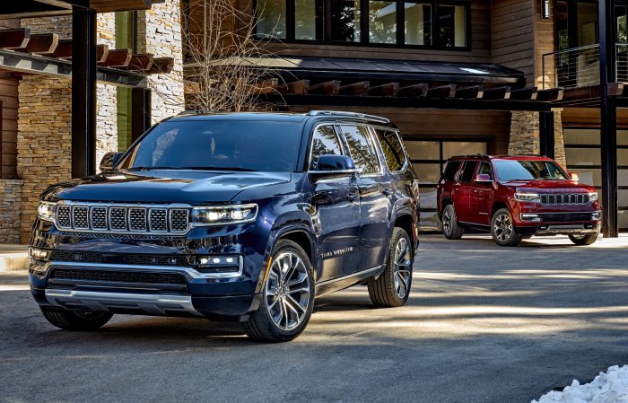 All-new 2022 Grand Wagoneer Series III (left) and 2022 Wagoneer