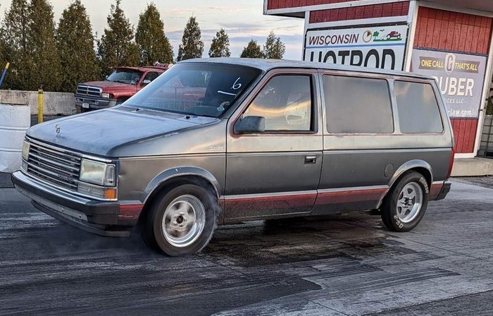 1989 Plymouth Voyager Runs a 10.74 Quarter Mile Stellpower