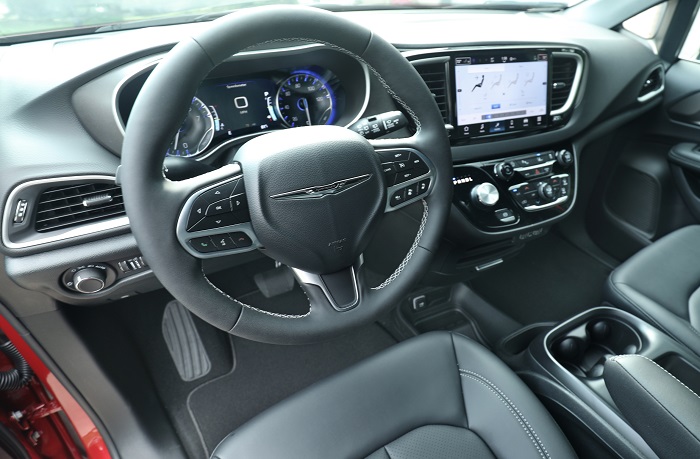 2025 Chrysler Voyager LX