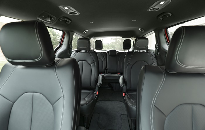 2025 Chrysler Voyager LX