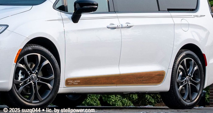 closeup - anniversary minivan
